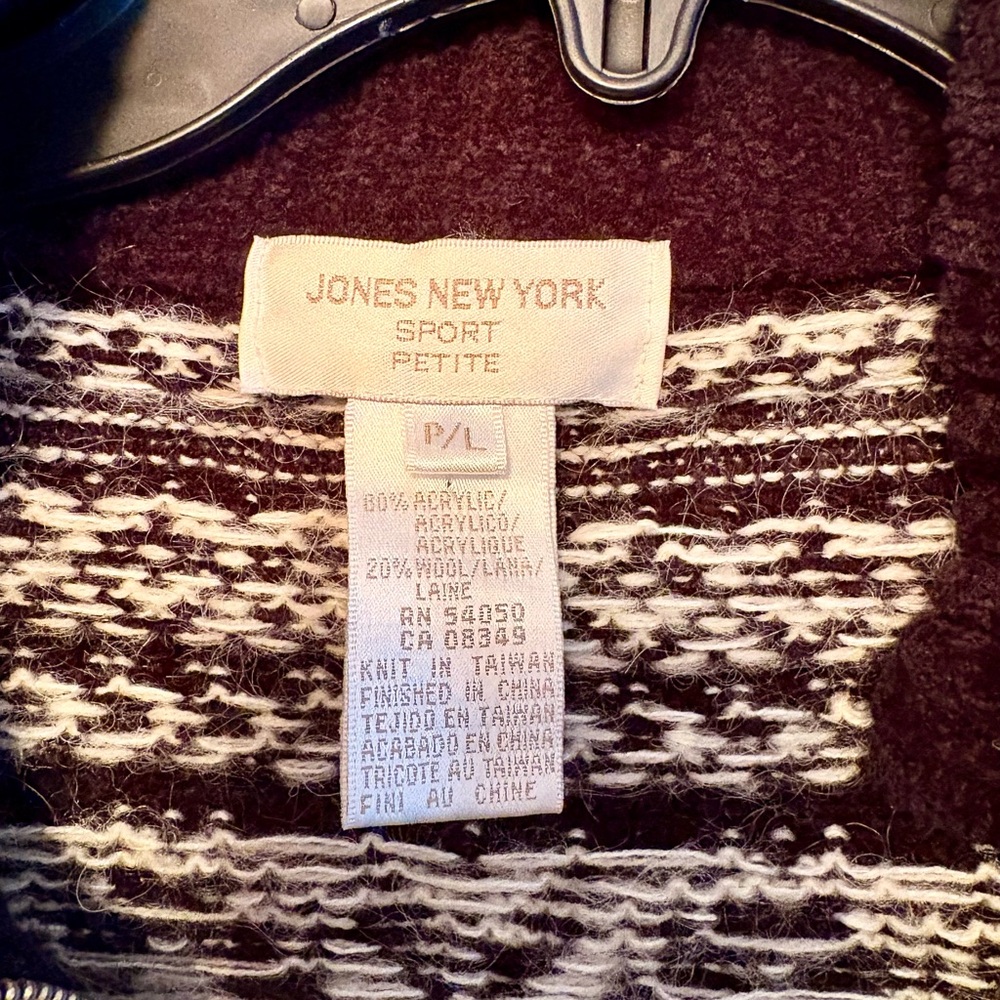 Adorable Jones New York Sport wool-blend, zip up cardigan with pockets - Picture 7 of 8